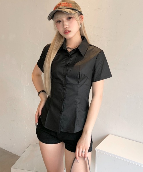 lilful(リルフル)の「スリムライン フロントボタン コンパクトアソート シンプル半袖シャツ(シャツ/ブラウス・レディース・ホワイト/ブラック/チェック・L/M)」の5枚目の写真