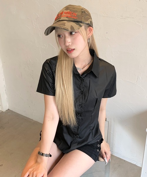 lilful(リルフル)の「スリムライン フロントボタン コンパクトアソート シンプル半袖シャツ(シャツ/ブラウス・レディース・ホワイト/ブラック/チェック・L/M)」の9枚目の写真
