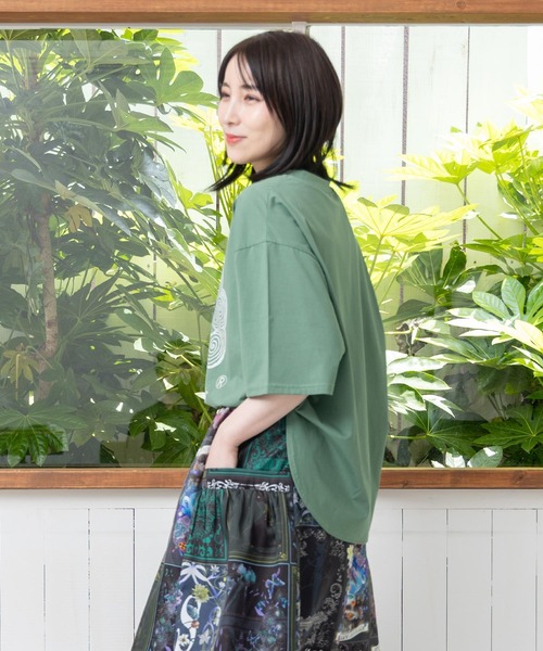 ScoLar（スカラー）の「152656：スカラー箔プリント 接触冷感Tシャツ（Tシャツ/カットソー・レディース・オフホワイト/グリーン/オレンジ/サックスブルー/ピンク/ネイビー・M）」の12枚目の写真