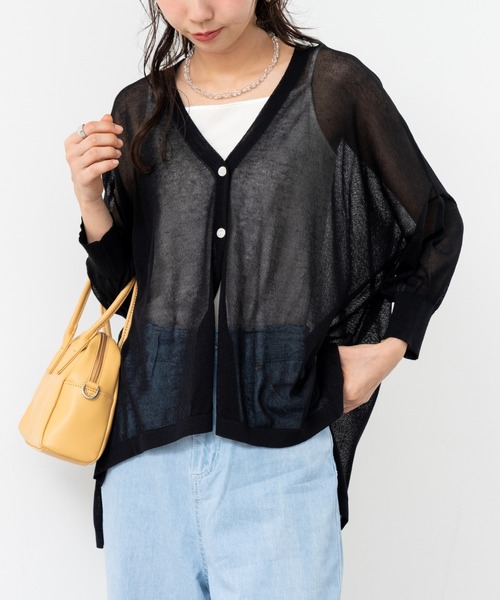 refinedworks（リファインドワークス）の「【refinedworks】定番アイテム の ポンチョカーディガン！（カーディガン/ボレロ・レディース・グレイッシュベージュ/ブラック/ホワイト/レッド・FREE）」の5枚目の写真