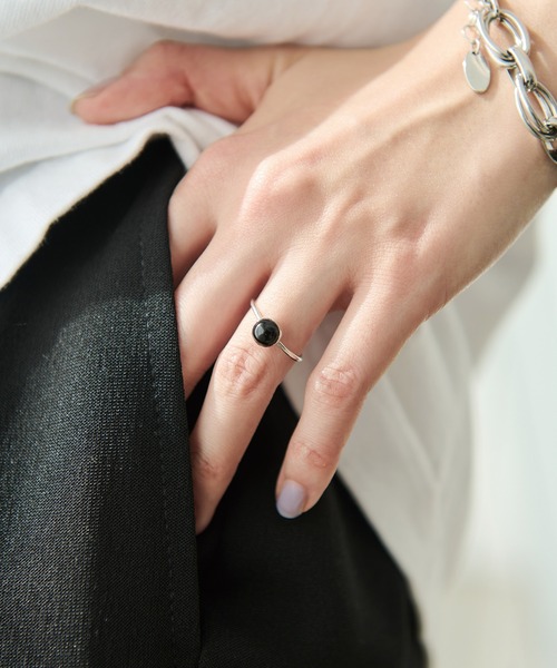 LAVEANGE（ラビアンジェ）の「サークルストーンシルバーリング（リング・レディース・ブラック/アイボリー/ターコイズブルー・9/12/15 /14/17）」の5枚目の写真