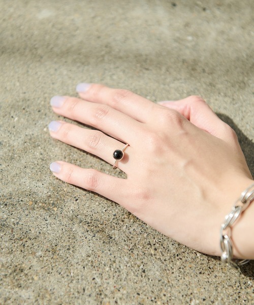 LAVEANGE（ラビアンジェ）の「サークルストーンシルバーリング（リング・レディース・ブラック/アイボリー/ターコイズブルー・9/12/15 /14/17）」の4枚目の写真