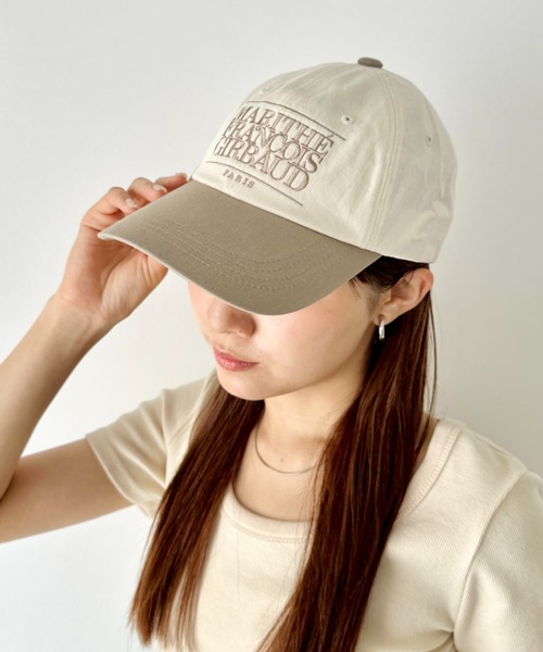 MARITHE + FRANCOIS GIRBAUD(マリテフランソワジルボー)の「MARITHE + FRANCOIS GIRBAUD(マリテフランソワジルボー)/ロゴ刺繍 キャップ 帽子/Marithe Cap(キャップ・レディース・ブルー/クリーム/ブラック/アイボリー/ベージュ/レッド/グリーン/ピンク/ネイビー・FREE)」の2枚目の写真