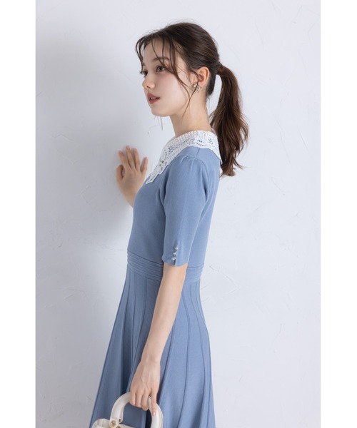 tocco closet(トッコ クローゼット)の「2WAYレース襟付きビジュー装飾プリーツニットワンピース(ワンピース・レディース・ブラック/グレイッシュブルー/ローズ・M)」の5枚目の写真