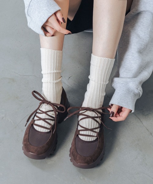 EVOL（イーボル）の「【S-LLサイズ展開・軽量】クロスレースアップスニーカー IZ5850（スニーカー・レディース・ブラウン/ブラック・LL/S/M/L）」の7枚目の写真