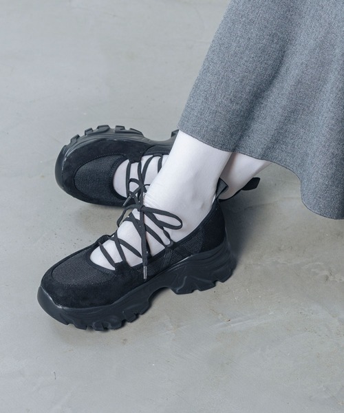 EVOL（イーボル）の「【S-LLサイズ展開・軽量】クロスレースアップスニーカー IZ5850（スニーカー・レディース・ブラウン/ブラック・LL/S/M/L）」の4枚目の写真