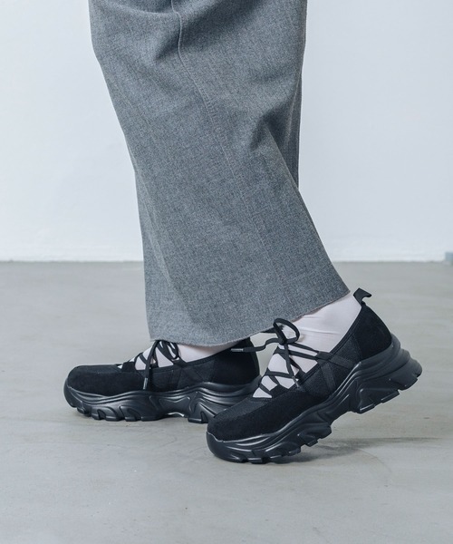 EVOL（イーボル）の「【S-LLサイズ展開・軽量】クロスレースアップスニーカー IZ5850（スニーカー・レディース・ブラウン/ブラック・LL/S/M/L）」の5枚目の写真