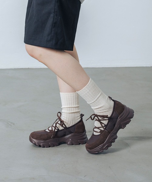 EVOL（イーボル）の「【S-LLサイズ展開・軽量】クロスレースアップスニーカー IZ5850（スニーカー・レディース・ブラウン/ブラック・LL/S/M/L）」の8枚目の写真