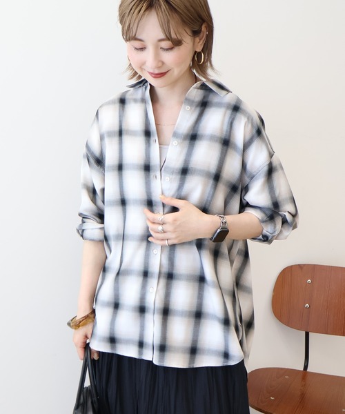 AMERICAN HOLIC（アメリカンホリック）の「イージーケアチェックシャツ【360°着こなしシャツ】（シャツ/ブラウス・レディース・アイボリー/ブラック/ブルー/ライトグレー/グリーン/オレンジ・M/L）」の2枚目の写真