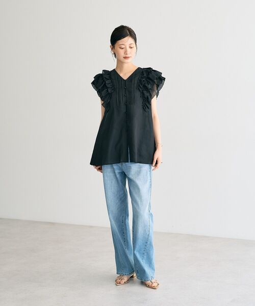 YECCA VECCA（イェッカヴェッカ）の「ラッフルVネックブラウス（シャツ/ブラウス・レディース・オレンジ/アイボリー/ブラック・FREE）」の11枚目の写真