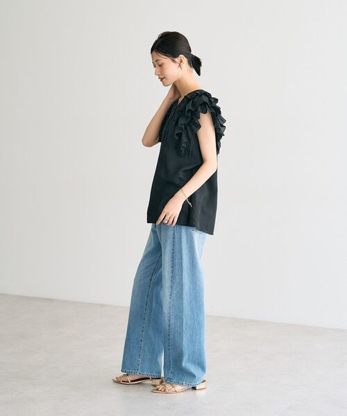 YECCA VECCA（イェッカヴェッカ）の「ラッフルVネックブラウス（シャツ/ブラウス・レディース・オレンジ/アイボリー/ブラック・FREE）」の12枚目の写真