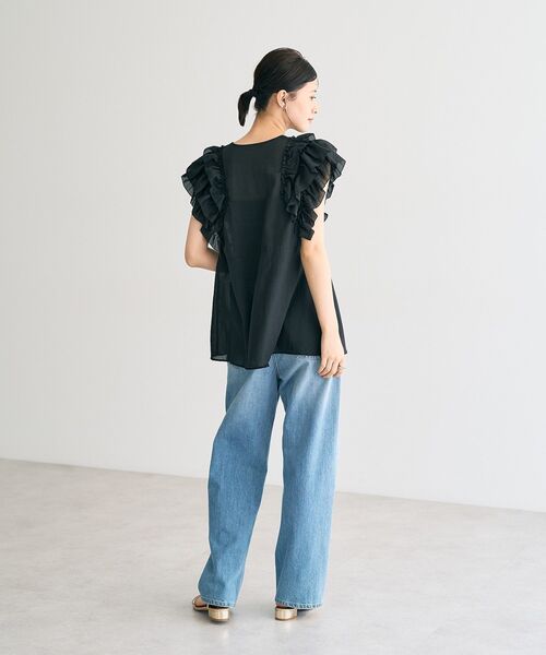 YECCA VECCA（イェッカヴェッカ）の「ラッフルVネックブラウス（シャツ/ブラウス・レディース・オレンジ/アイボリー/ブラック・FREE）」の14枚目の写真