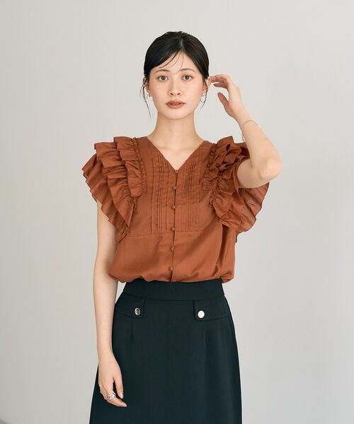 YECCA VECCA（イェッカヴェッカ）の「ラッフルVネックブラウス（シャツ/ブラウス・レディース・オレンジ/アイボリー/ブラック・FREE）」の17枚目の写真