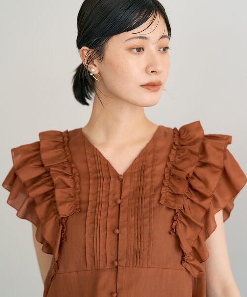 YECCA VECCA（イェッカヴェッカ）の「ラッフルVネックブラウス（シャツ/ブラウス・レディース・オレンジ/アイボリー/ブラック・FREE）」の19枚目の写真