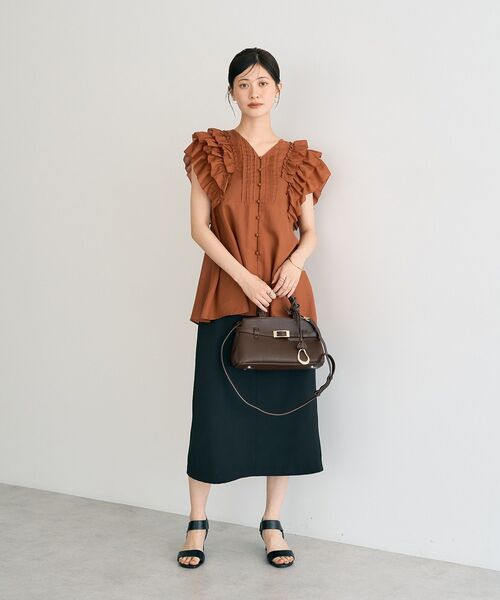 YECCA VECCA（イェッカヴェッカ）の「ラッフルVネックブラウス（シャツ/ブラウス・レディース・オレンジ/アイボリー/ブラック・FREE）」の20枚目の写真