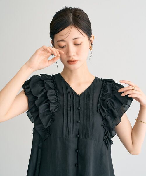 YECCA VECCA（イェッカヴェッカ）の「ラッフルVネックブラウス（シャツ/ブラウス・レディース・オレンジ/アイボリー/ブラック・FREE）」の5枚目の写真