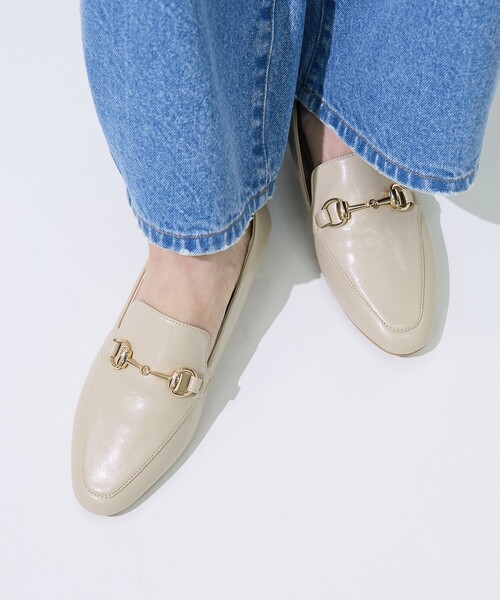 Au BANNISTER(オゥバニスター)の「【販売店舗限定】ビットローファー(ローファー・レディース・シルバー/ブラック/ダークブラウン/ベージュ/アイボリー/ブラック系その他3・38/39/40/36/37/35)」の2枚目の写真