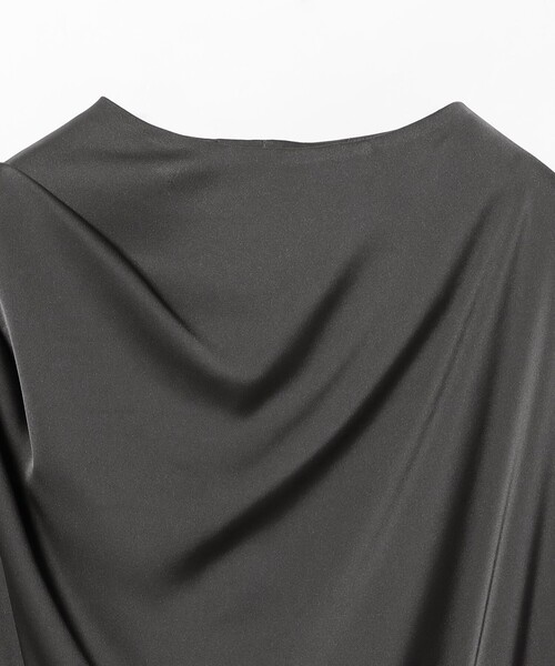 EFFE BEAMS(エッフェビームス)の「M・fil / サテン ドレープ ブラウス(シャツ/ブラウス・レディース・チャコールグレー・ONE SIZE)」の3枚目の写真