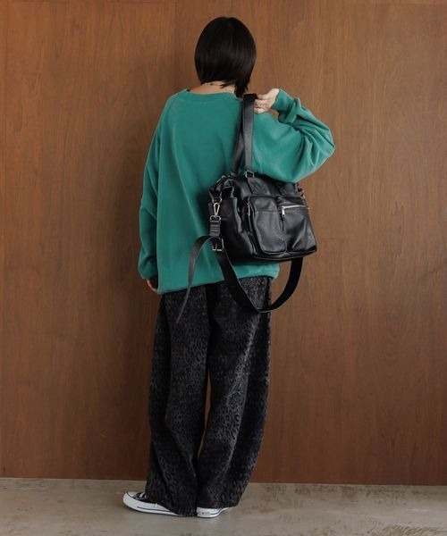 PBLIM(ページボーイリム)の「《UNISEX》ポケット付きラグランスウェット(スウェット・レディース・ブラック/グリーン/ブラウン・LARGE/MEDIUM)」の20枚目の写真