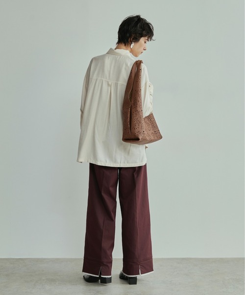 LOSCa(ロスカ)の「バイカラーハーフアップワイドパンツ(スラックス・レディース・グレイッシュベージュ/ボルドー/チャコールグレー・M/S)」の18枚目の写真