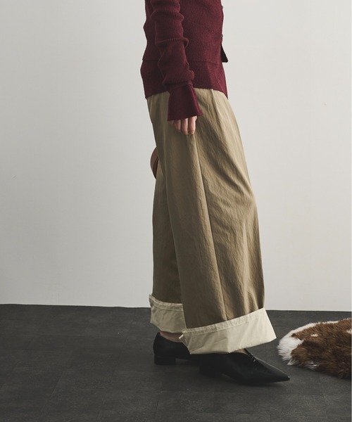 LOSCa(ロスカ)の「バイカラーハーフアップワイドパンツ(スラックス・レディース・グレイッシュベージュ/ボルドー/チャコールグレー・M/S)」の4枚目の写真