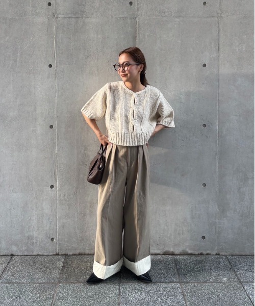 LOSCa(ロスカ)の「バイカラーハーフアップワイドパンツ(スラックス・レディース・グレイッシュベージュ/ボルドー/チャコールグレー・M/S)」の5枚目の写真