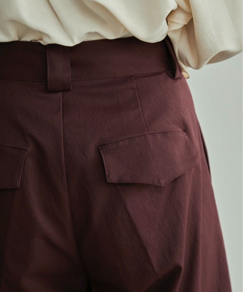 LOSCa(ロスカ)の「バイカラーハーフアップワイドパンツ(スラックス・レディース・グレイッシュベージュ/ボルドー/チャコールグレー・M/S)」の19枚目の写真
