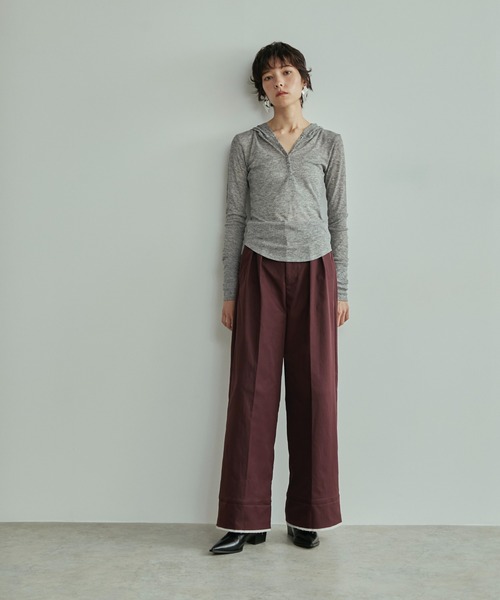 LOSCa(ロスカ)の「バイカラーハーフアップワイドパンツ(スラックス・レディース・グレイッシュベージュ/ボルドー/チャコールグレー・M/S)」の16枚目の写真