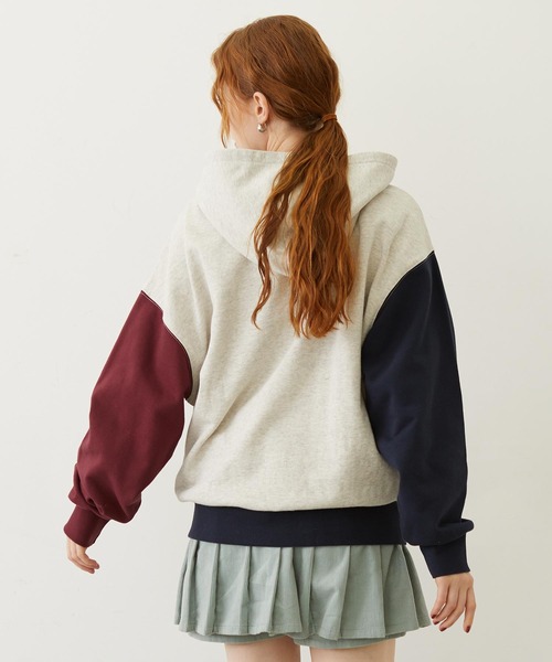 MILKFED.(ミルクフェド)の「COLOR BLOCK SWEAT HOODIE(パーカー・レディース・ライトブルー/ブラック/オートミール・M/L)」の4枚目の写真