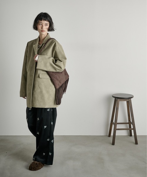 THE YOn(ザヨン)の「フリンジフェイクスウェードバッグ(ショルダーバッグ・レディース・ブラウン/ピンク/ブラック/ナチュラル・FREE)」の20枚目の写真