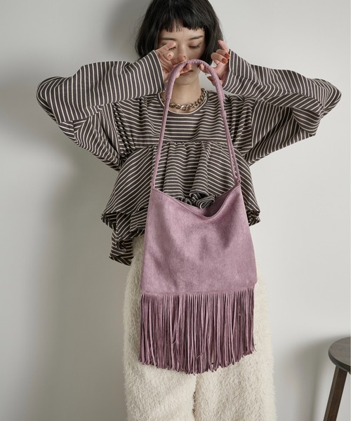 THE YOn(ザヨン)の「フリンジフェイクスウェードバッグ(ショルダーバッグ・レディース・ブラウン/ピンク/ブラック/ナチュラル・FREE)」の21枚目の写真