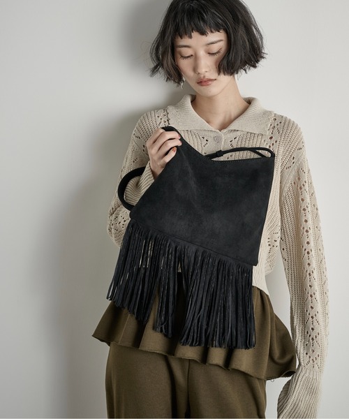 THE YOn(ザヨン)の「フリンジフェイクスウェードバッグ(ショルダーバッグ・レディース・ブラウン/ピンク/ブラック/ナチュラル・FREE)」の11枚目の写真