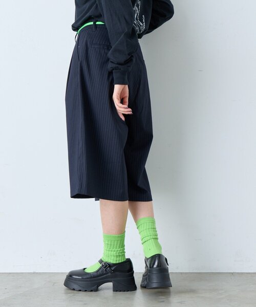 WHIMSIC（ウィムジック）の「【UNISEX/2サイズ展開】ピンストライプワイドショーツ（その他パンツ・メンズ・ネイビー・2/1）」の3枚目の写真