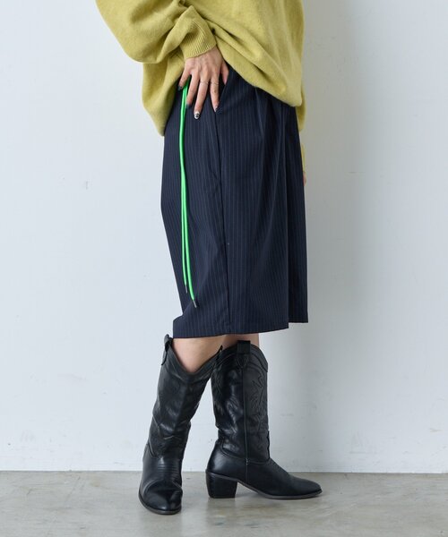 WHIMSIC（ウィムジック）の「【UNISEX/2サイズ展開】ピンストライプワイドショーツ（その他パンツ・メンズ・ネイビー・2/1）」の15枚目の写真