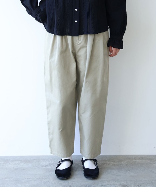 bulle de savon（ビュルデサボン）の「チノクロス mini tuck パンツ（チノパンツ・レディース・ブラック/オフホワイト/ベージュ・FREE）」の3枚目の写真