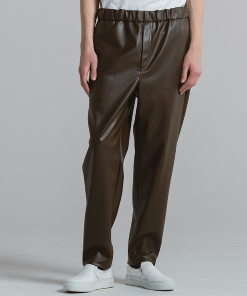 CINOH(チノ)の「SYNTHTIC LEATHER RELAX PANTS(その他パンツ・メンズ・ブラック/ブラウン・44/46/48)」の1枚目の写真