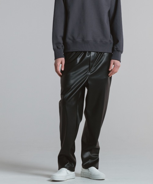 CINOH(チノ)の「SYNTHTIC LEATHER RELAX PANTS(その他パンツ・メンズ・ブラック/ブラウン・44/46/48)」の2枚目の写真