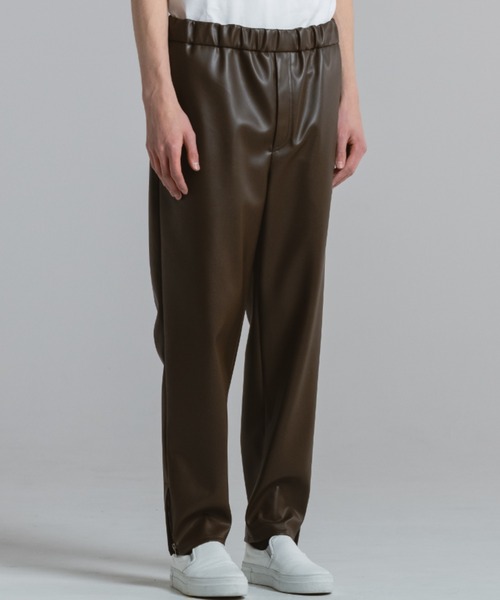 CINOH(チノ)の「SYNTHTIC LEATHER RELAX PANTS(その他パンツ・メンズ・ブラック/ブラウン・44/46/48)」の6枚目の写真