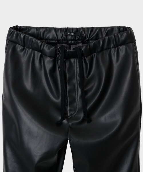 CINOH(チノ)の「SYNTHTIC LEATHER RELAX PANTS(その他パンツ・メンズ・ブラック/ブラウン・44/46/48)」の12枚目の写真
