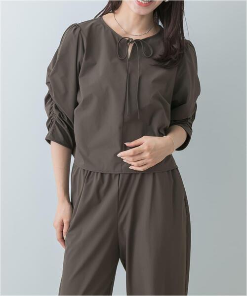 F by ROSSO(エフバイロッソ)の「F by ROSSO 撥水ストレッチブラウス+イージーパンツ(セットアップ・レディース・ブラック/ブラウン・38/36)」の5枚目の写真