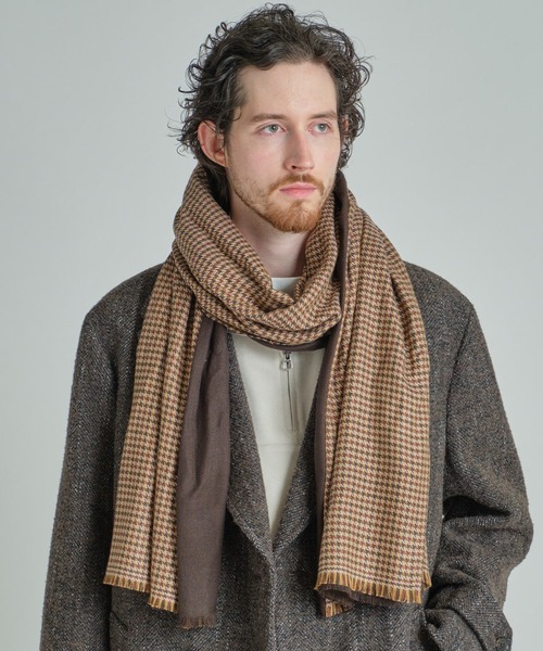 MEN'S BIGI(メンズビギ)の「カシミヤ混リバーシブルマフラー(マフラー・メンズ・ブラウン/グレー・7)」の2枚目の写真