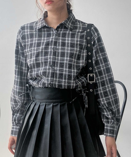 AS KNOW AS plus(アズノゥアズプラス)の「♪アソートデザイン サイドドロストリボンシャツ(シャツ/ブラウス・レディース・サックスブルー/ブラック系/アイボリー系・FREE)」の2枚目の写真