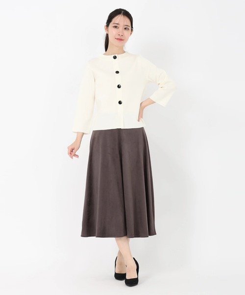 STRAWBERRY-FIELDS（ストロベリーフィールズ）の「シェリール_前後２way配色釦ニットプルオーバー（ニット/セーター・レディース・ブラック/オフホワイト・2）」の11枚目の写真