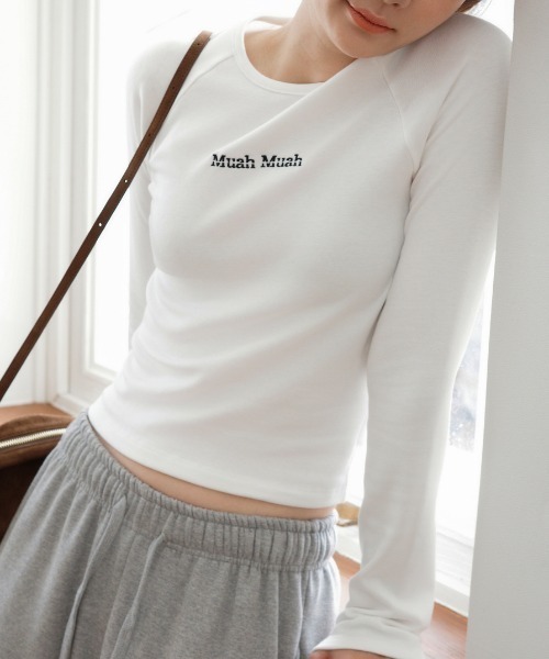 muahmuah(ムーアムーア)の「A'GEM/9 × .kom 『muah muah/ムーアムーア』 SOFT RAGLAN NAPPING T-SHIRT/ラグラン 起毛長袖Tシャツ(Tシャツ/カットソー・レディース・ホワイト/ブルー/ブラック/グレー・FREE)」の22枚目の写真