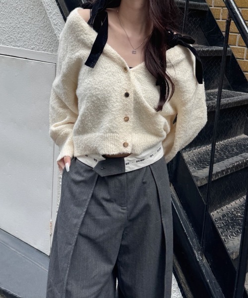 nemne store(ネンネストア)の「肩リボンカーディガン(カーディガン/ボレロ・レディース・ブラック/アイボリー・フリー)」の2枚目の写真