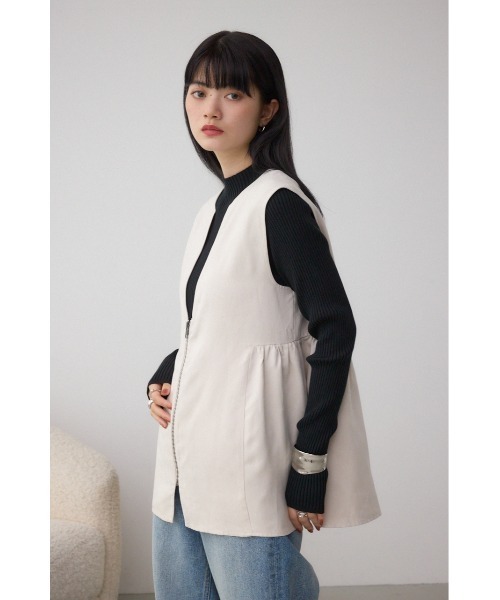 AZUL by moussy(アズールバイマウジー)の「Vネックスエードギャザーベスト(ベスト・レディース・アイボリー/ブラウン・FREE)」の4枚目の写真
