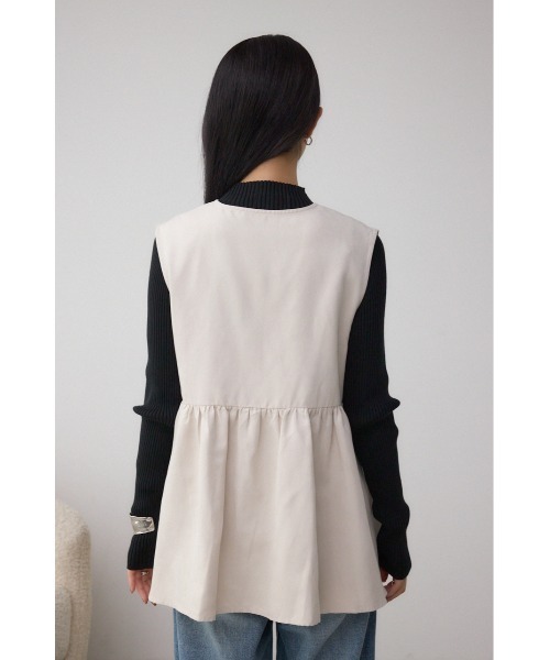 AZUL by moussy(アズールバイマウジー)の「Vネックスエードギャザーベスト(ベスト・レディース・アイボリー/ブラウン・FREE)」の8枚目の写真