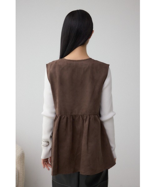 AZUL by moussy(アズールバイマウジー)の「Vネックスエードギャザーベスト(ベスト・レディース・アイボリー/ブラウン・FREE)」の17枚目の写真