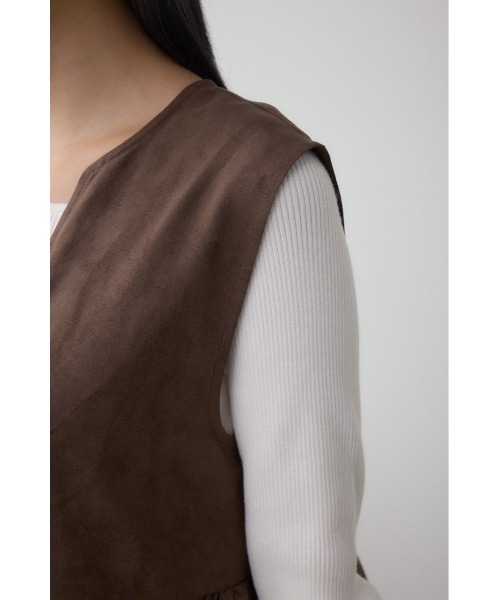 AZUL by moussy(アズールバイマウジー)の「Vネックスエードギャザーベスト(ベスト・レディース・アイボリー/ブラウン・FREE)」の19枚目の写真
