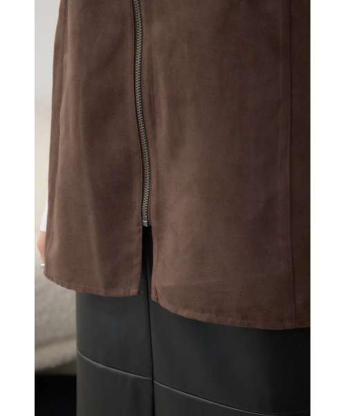 AZUL by moussy(アズールバイマウジー)の「Vネックスエードギャザーベスト(ベスト・レディース・アイボリー/ブラウン・FREE)」の20枚目の写真